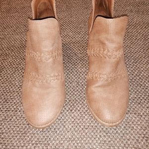 Universal Thread Goods Co ankle boots